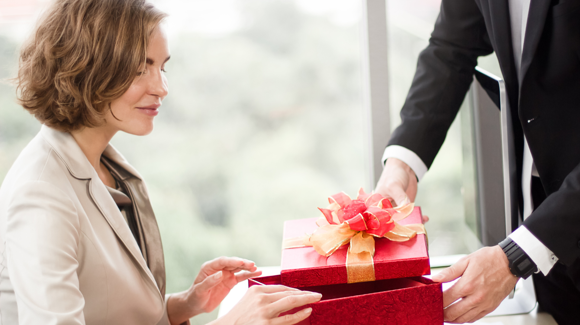 5 razones por las que debemos dar regalos corporativos en las empresas: